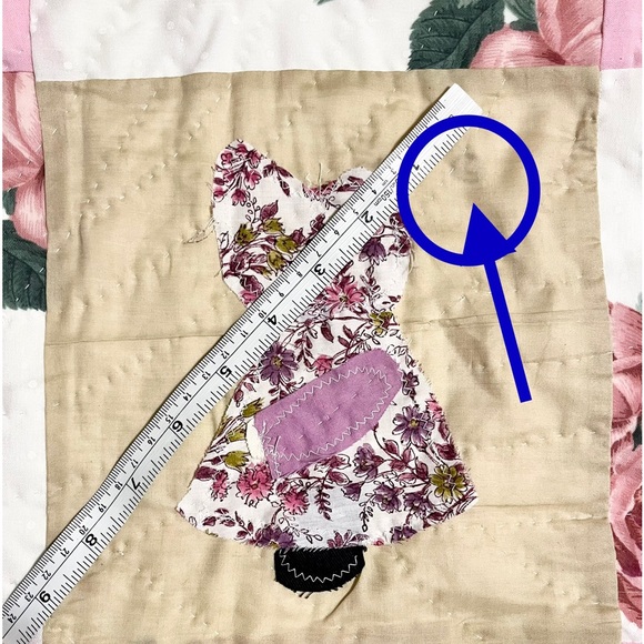 Beautiful Vintage Sunbonnet Sue Appliqued Floral Polka Dot Wall Hanging Quilt - Picture 9 of 16